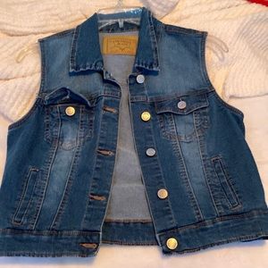 Amethyst jeans, jean vest no sleeve